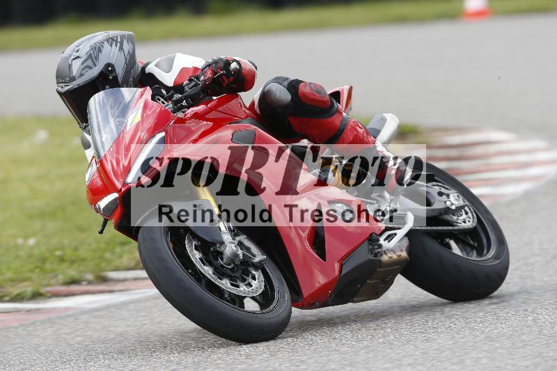 /Archiv-2025/09 22.04.2025 Cornu Master School ADR/rot-rouge/27